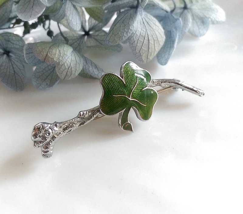 Western antique jewelry. Scottish Celtic style theme British-made small clover pin - เข็มกลัด/พิน - โลหะ สีทอง