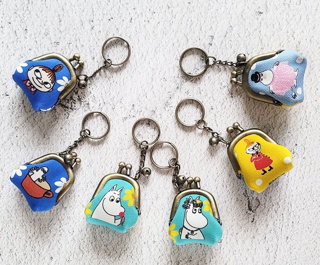 Pinkoi x Moomin】リトルミイとムーミンパパ ちびがまぐちキーホルダー キーリング コインパース -黄色いと青い - ショップ  BoingBoing Story shoes キーホルダー・キーケース - Pinkoi