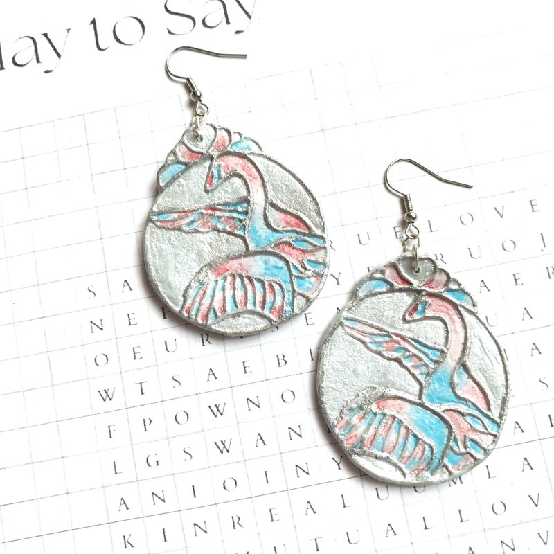 Swan Lake - Swan polymer clay earrings - 耳環/耳夾/耳骨夾 - 黏土 多色