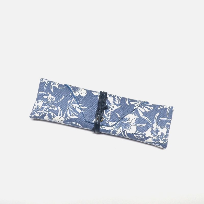 Hibiscus Cutlery bag / Pen storage bag Hand-made simple canvas storage - Storage - Cotton & Hemp Blue