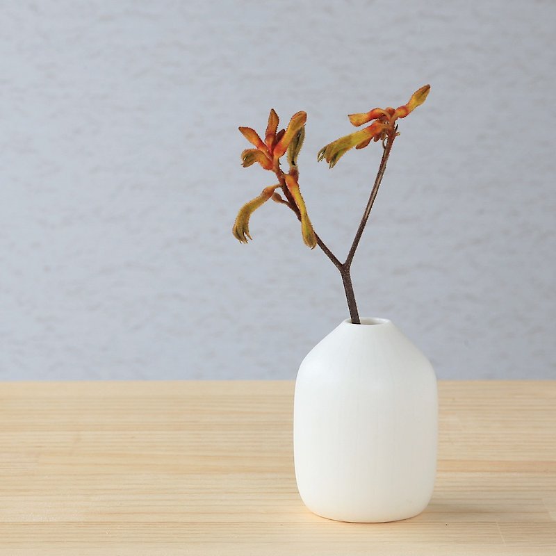 白色瓷器手工花瓶 日本製 - 花瓶/陶器 - 瓷 白色