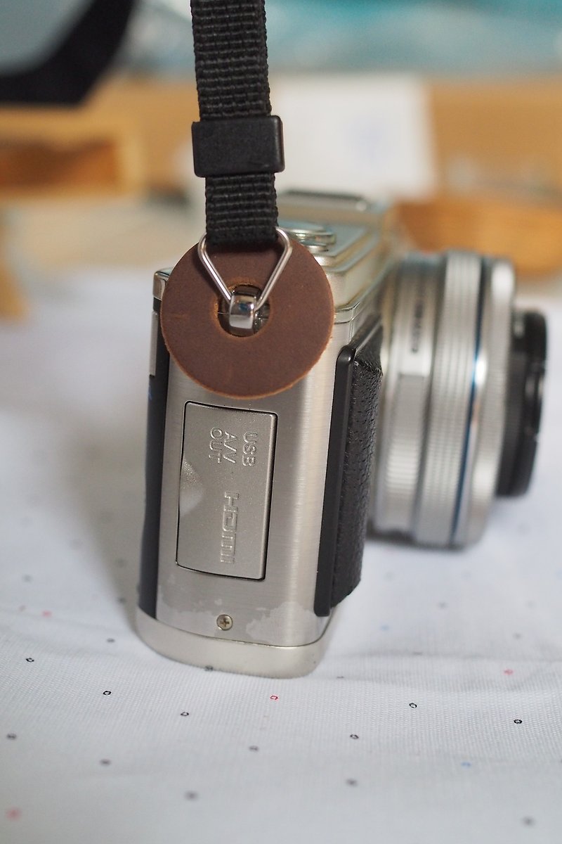 ห่วงคล้องหูกล้องและหนังกันรอย Leather  camera  protection + split ring - กล้อง - หนังแท้ 