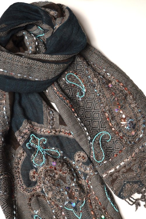 M31仙女星工作室 【精品禮盒】喀什米爾水煮羊毛手工刺繡圍巾披肩藍綠咖啡透紗釘珠
