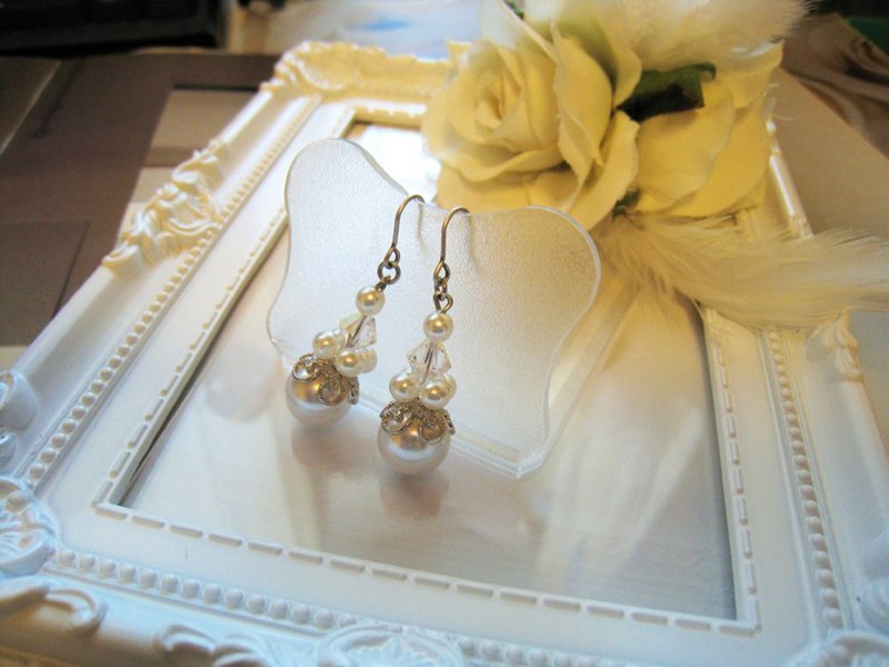 Pearl & Swarovski Crystal Pierced Earrings / G : White - 耳環/耳夾/耳骨夾 - 珍珠 白色