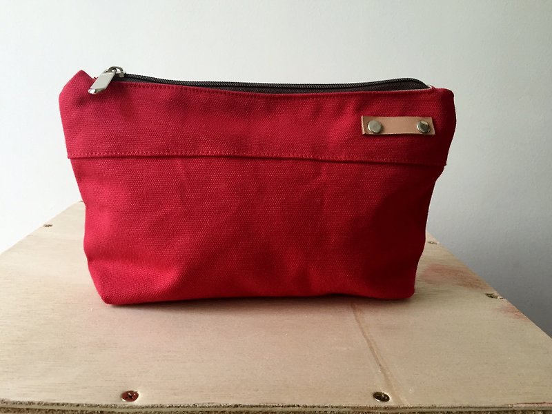 Handmade Kelly - Red Cosmetic pouch - Zippered Pouch -Travel Makeup - Bridesmaids Gifts - Canvas zipper pouch - 化妝包/收納袋 - 棉．麻 紅色