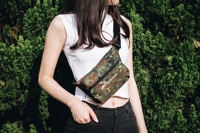 Street Outdoor waist bag / chest bag dual-use camouflage men and women hanging bag street SYE - Messenger Bags & Sling Bags - Polyester Black