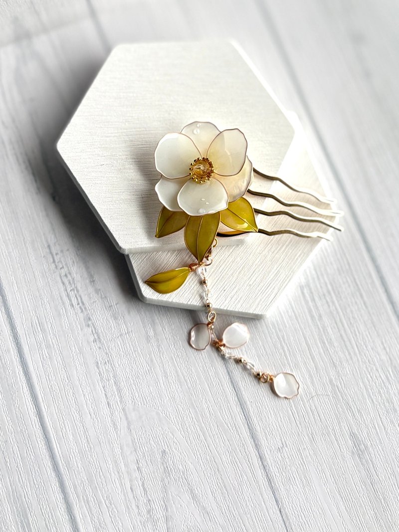 白茶花四齒髮梳-花瓣垂墜搖擺 可改鴨嘴夾 - 髮夾/髮圈 - 樹脂 白色