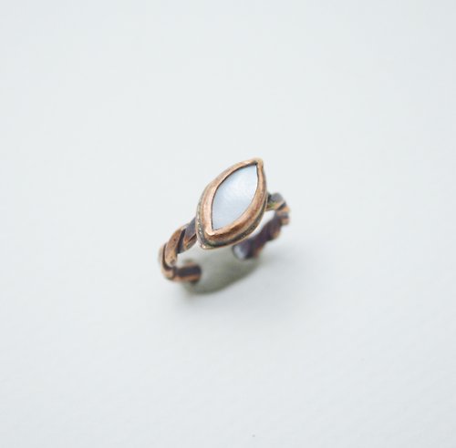 Ji Moi 繩系列-珍珠母貝‧硫化紅銅開放戒圍戒指