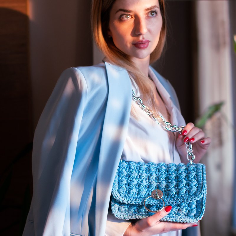 ผ้าฝ้าย/ผ้าลินิน กระเป๋าคลัทช์ สีน้ำเงิน - Crochet sky blue handbag for women, handmade summer bag