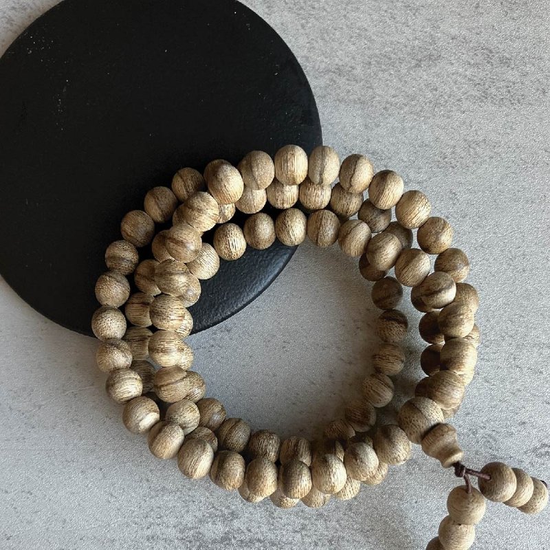 [Daily style] Natural wild Nha Trang agarwood multi-circle bracelet 108 pieces 7mm (9-11g) - สร้อยข้อมือ - ไม้ 