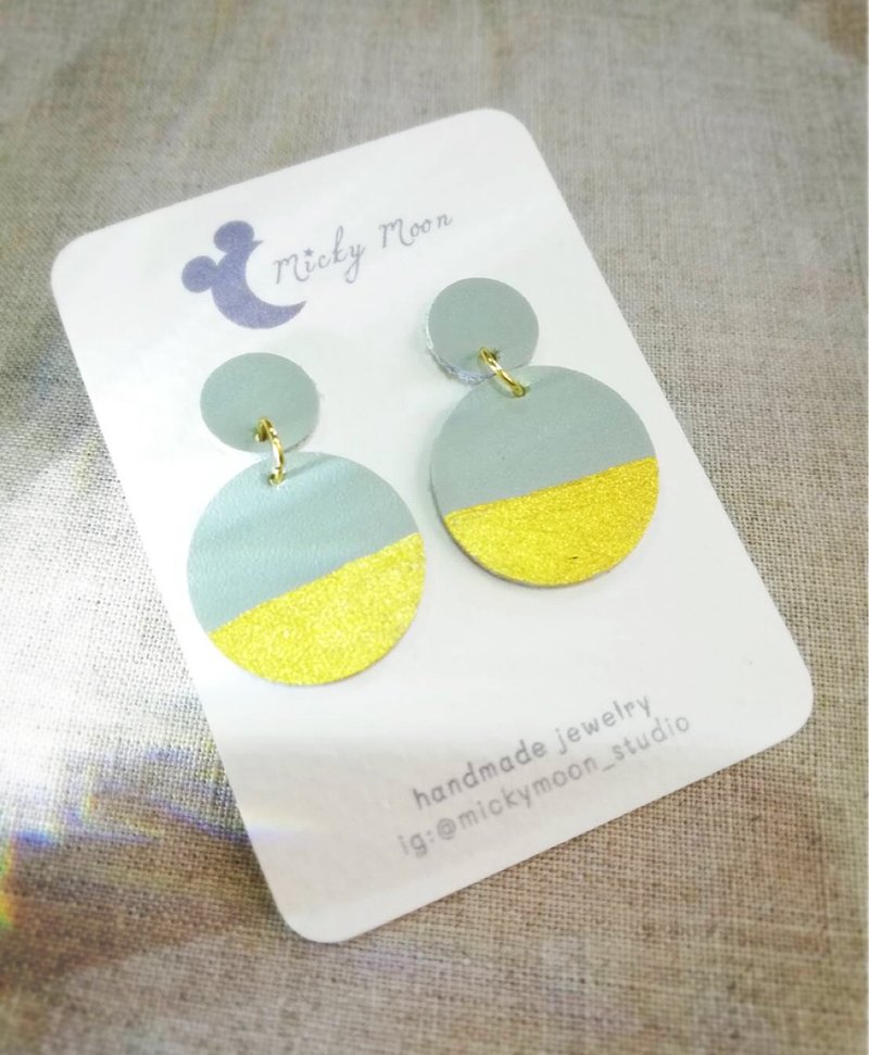 Handmade leather earring blue and gold - 耳環/耳夾/耳骨夾 - 真皮 藍色