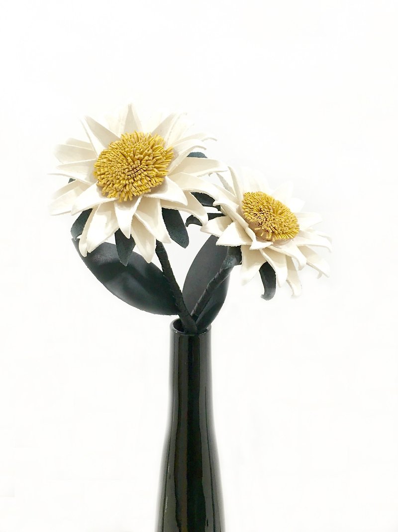 Sunflower white leather - Items for Display - Genuine Leather White