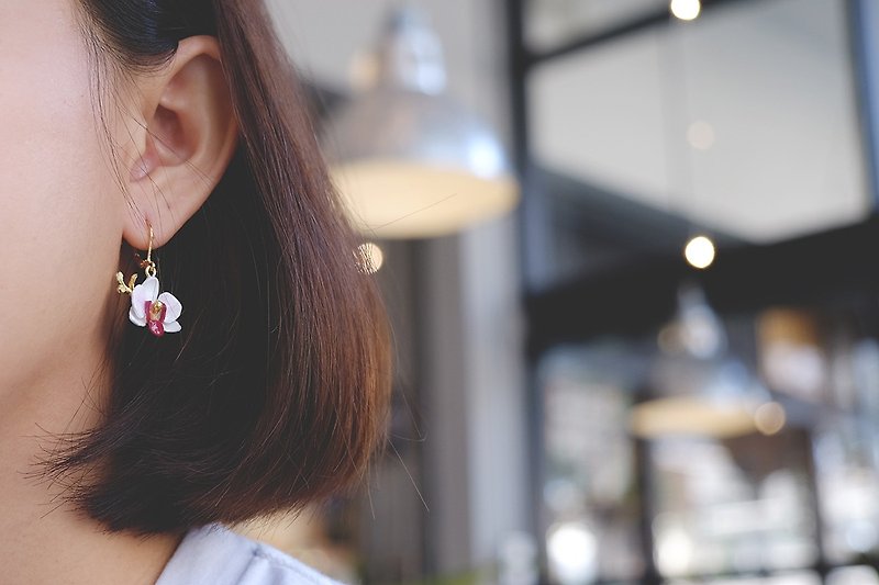 Phalaen White Earrings, Flower Earrings, Phalaenopsis , Orchid, Drop Earring - Earrings & Clip-ons - Copper & Brass White