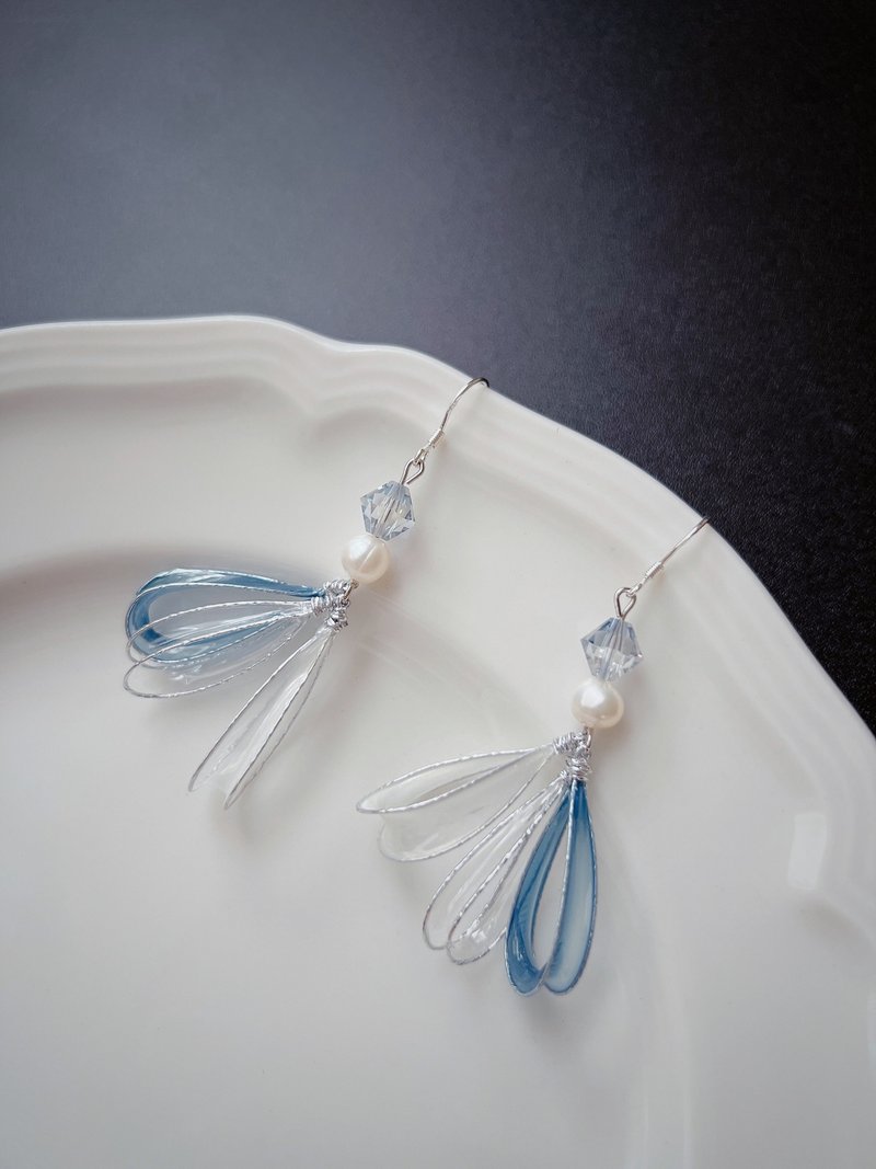 Nude Satin Blue Faux Ribbon Dangle Resin Earrings - ต่างหู - เรซิน สีน้ำเงิน