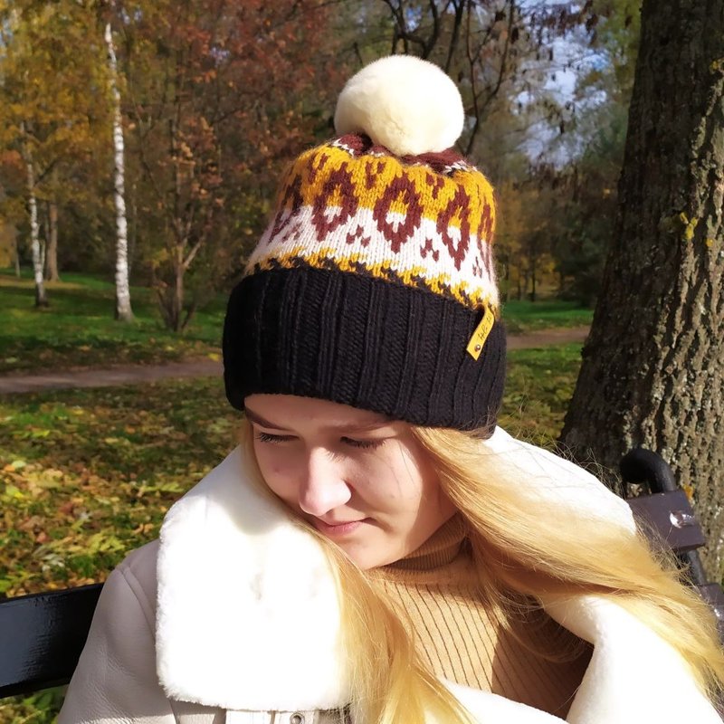 Warm jacquard knitted pompom hat | レディース帽子 - Hats & Caps - Wool Multicolor