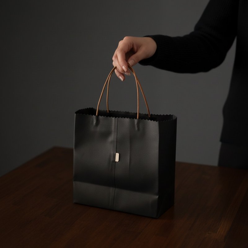 摺疊式真皮紙袋包 黑色牛革購物手提袋 - 手袋/手提包 - 真皮 黑色