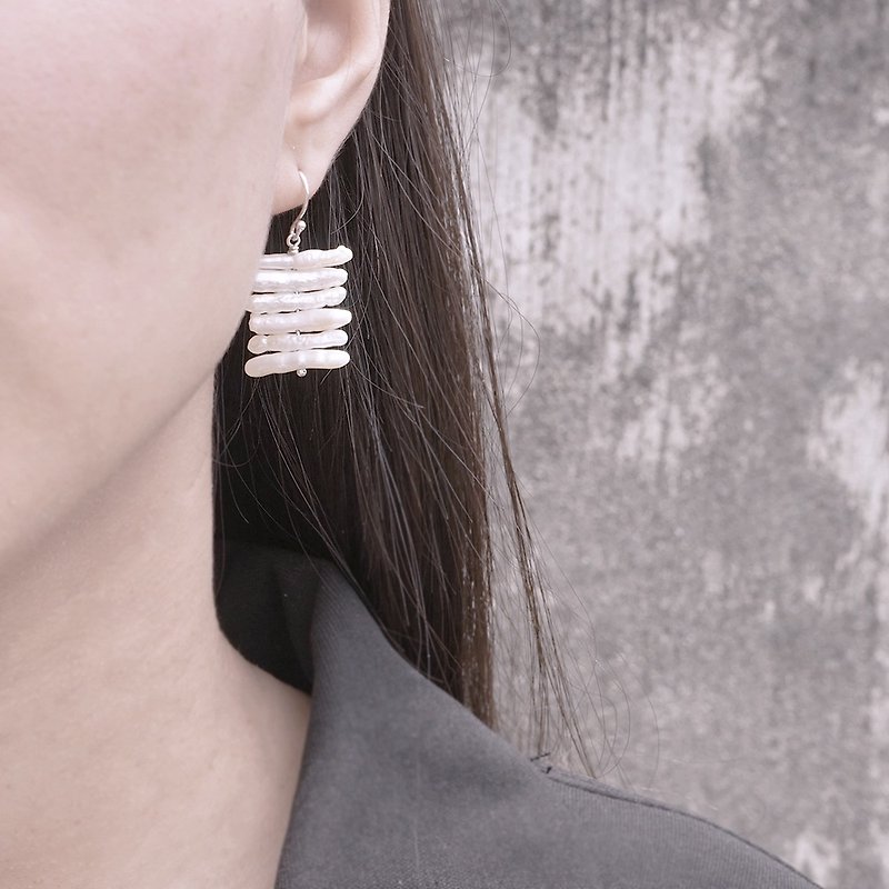Cluster Series | Boyd Women | Sterling Silver Pearl Earrings - ต่างหู - ไข่มุก สีเงิน