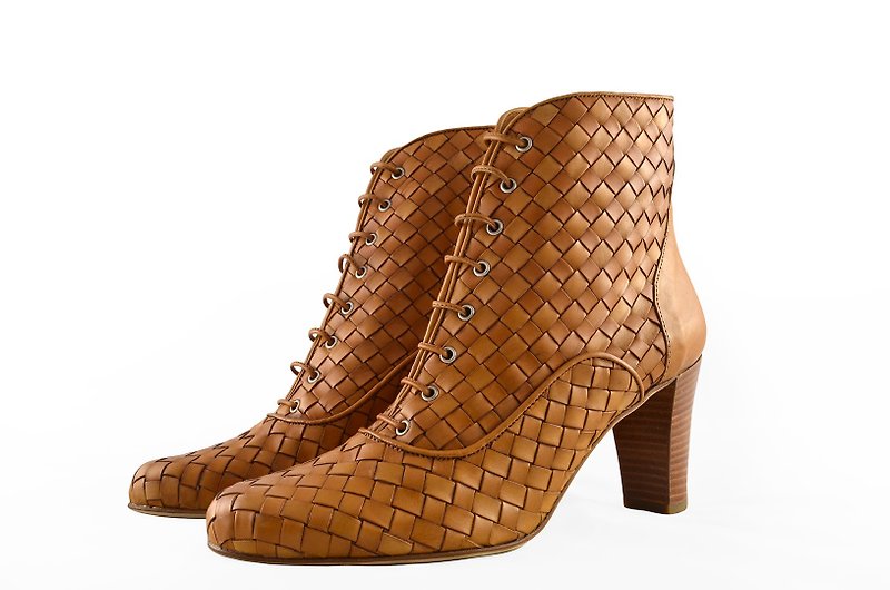 Women's Woven Leather Ankle Boot - รองเท้าบูทสั้นผู้หญิง - หนังแท้ สีนำ้ตาล