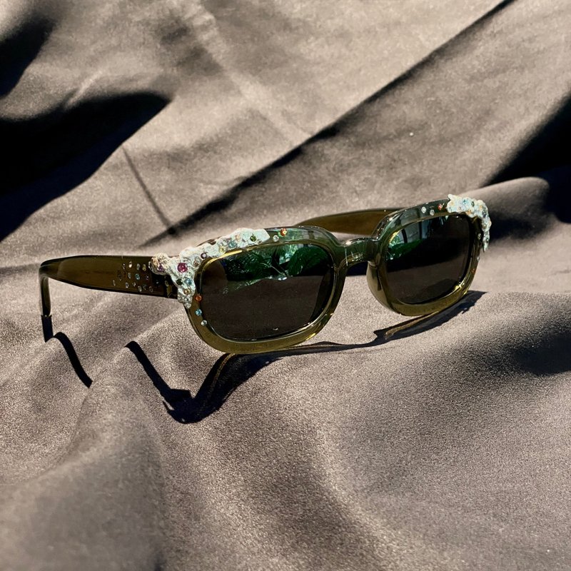 【僅此一件】手工銀飾墨鏡 - 雲霧滿天星 - 眼鏡/鏡框 - 其他材質 多色