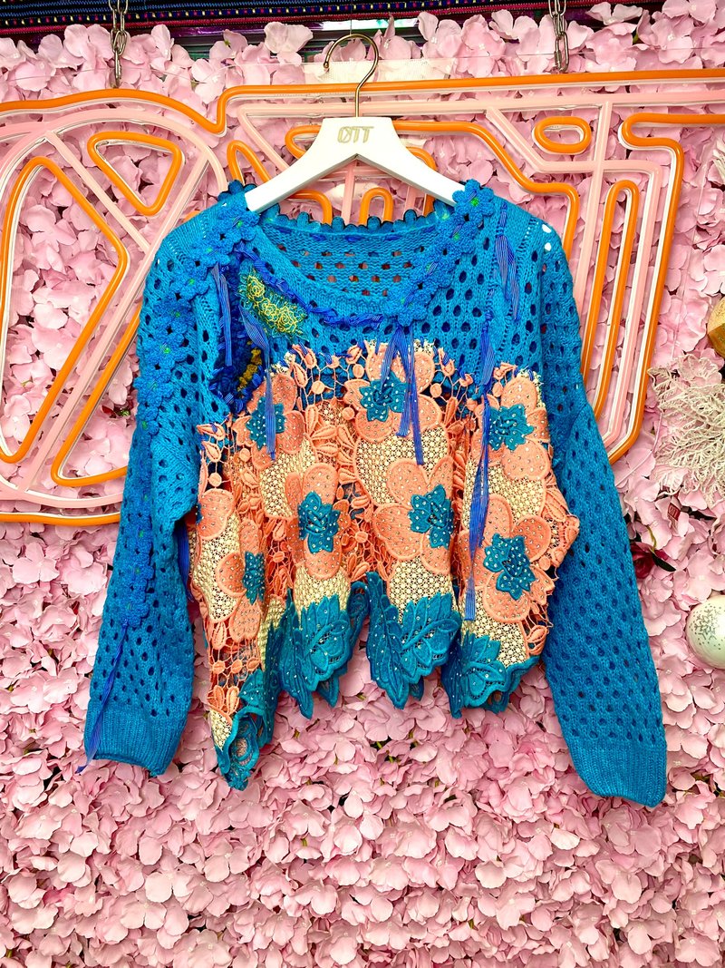 OTT獨一無二•Unique 藍橙色燙石蕾絲刺繡毛衣 - 女毛衣/針織衫 - 棉．麻 藍色