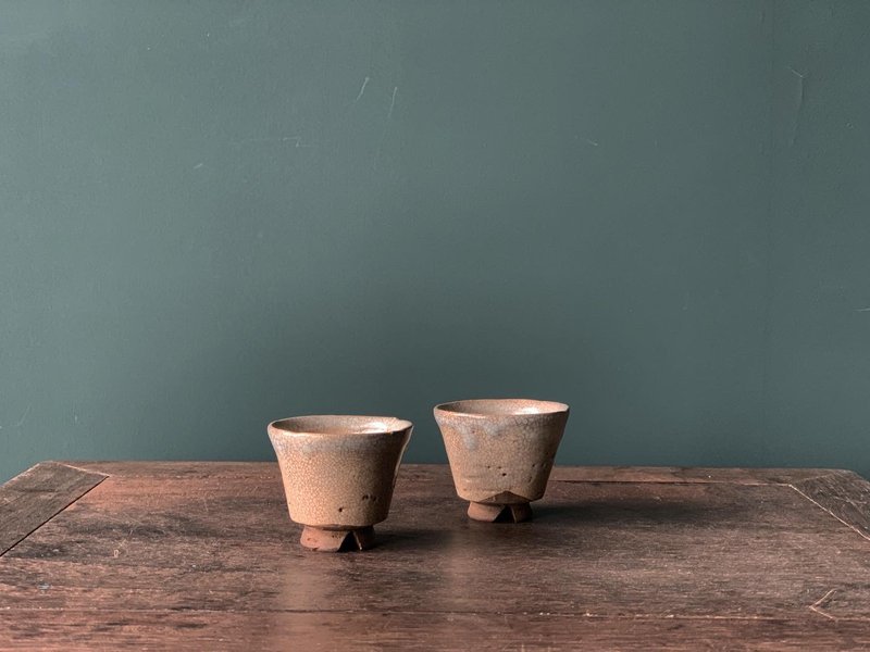 日本帶回 老件 萩燒小杯一對 - 茶壺/茶杯/茶具 - 陶 