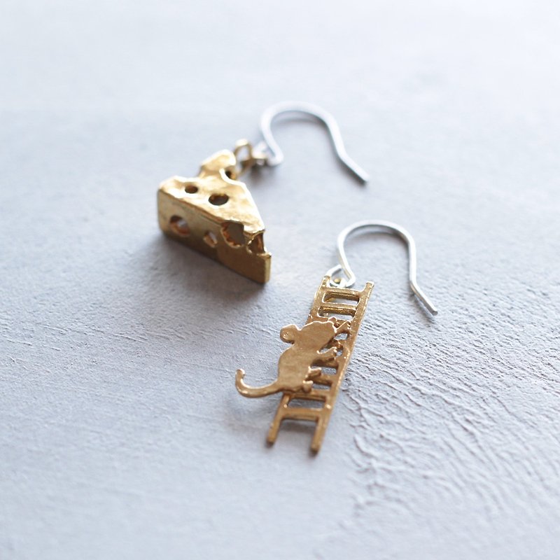 Runaway Mouse and Delicious Cheese | Earrings | Clip-On | P424 - Earrings & Clip-ons - Other Metals Gold