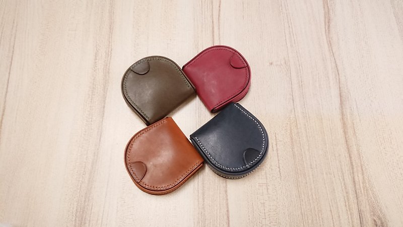 Horseshoe-shaped coin purse with foal stitching. Horseshoe-shaped coin purse with genuine leather and full hand stitching. - Coin Purses - Genuine Leather 