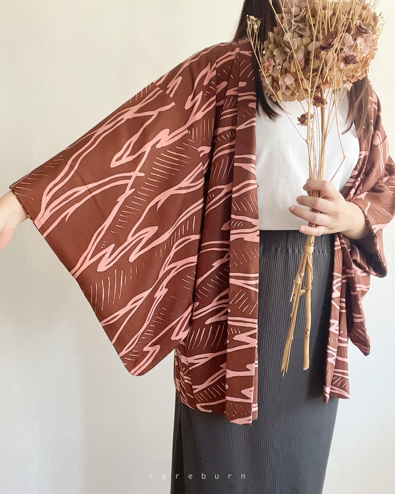 日本製和風印花薄款咖啡紅古著羽織和服外套 - 女大衣/外套 - 聚酯纖維 咖啡色