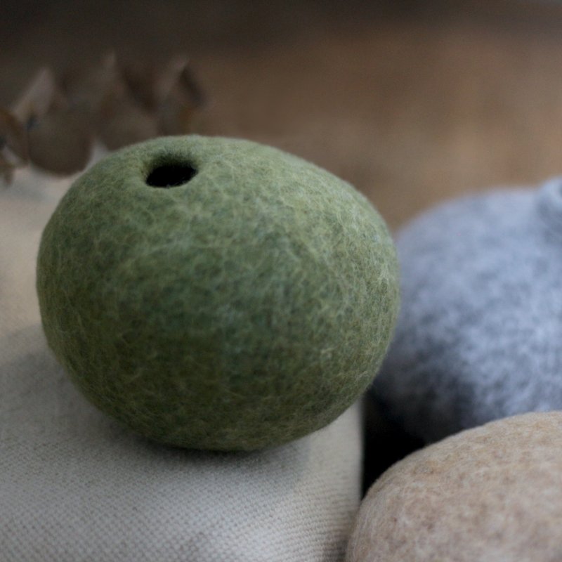 11.14【Wet felt‧Playing with sculptures】The realm of wabi-sabi—flower vessels - เย็บปักถักร้อย/ใยขนแกะ/ผ้า - ขนแกะ 