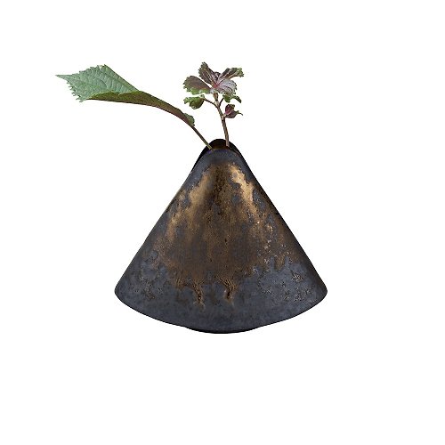 宜龍茶器 黑鐵釉三角花器