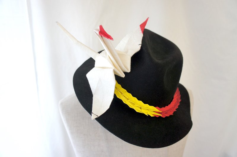 Paper crane hat （Pray for peace） - หมวก - กระดาษ สีดำ