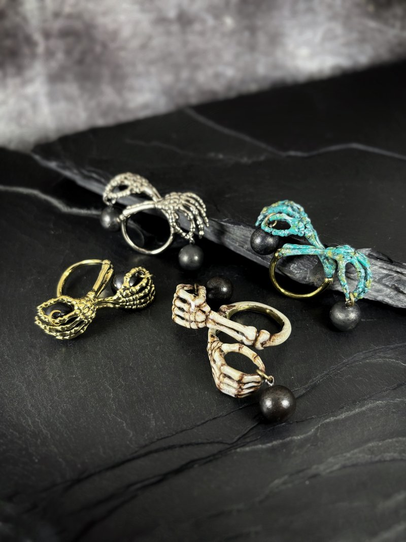 Zodiac Libra Skeleton Hand Scales Ring Adjustable Size Available in 4 Colourways - 戒指 - 其他金屬 