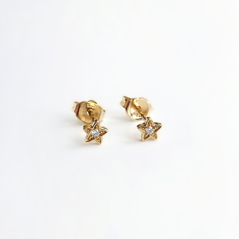 Petite Diamond Star 14K Solid Gold Stud Earrings Minimalist - ต่างหู - เพชร สีทอง