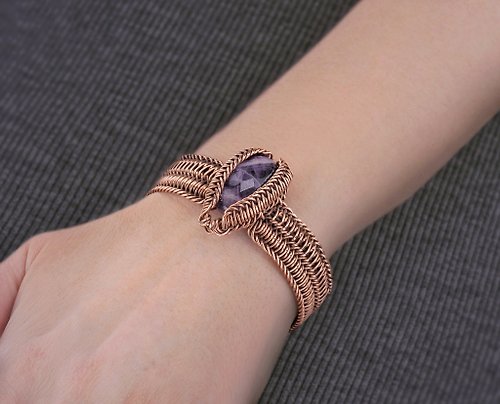 Wire Wrap Art 女式紫水晶手鍊。 銅線手鍊。 作者的手鍊。 手工製作的。獨特的