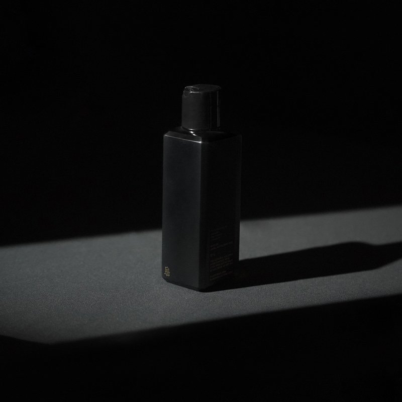 烏 / 300ML 身體油 - 香氛蠟燭/燭台 - 其他材質 黑色