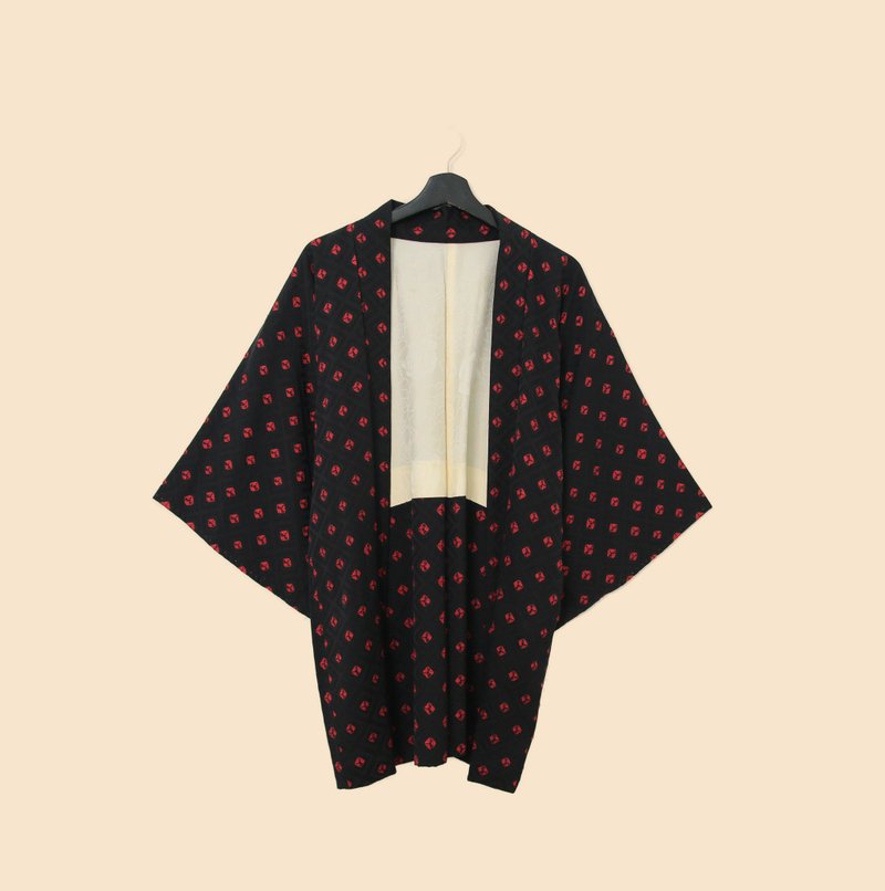 Back to Green-日本帶回羽織 紅格紋 圖騰kb-12/vintage kimono - 女大衣/外套 - 絲．絹 