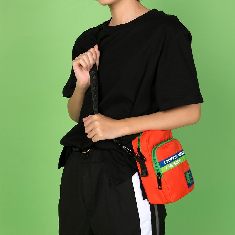 KIITOS LIFE Nylon Waterproof Street Ins Tide Chest Bag Waist Bag Side Backpack---Orange Dali Style - กระเป๋าแมสเซนเจอร์ - วัสดุกันนำ้ สีแดง