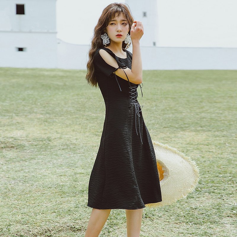 安妮陳2018夏裝新款文藝女裝圓領豎條紋長款連身裙洋裝 - 連身裙 - 聚酯纖維 黑色