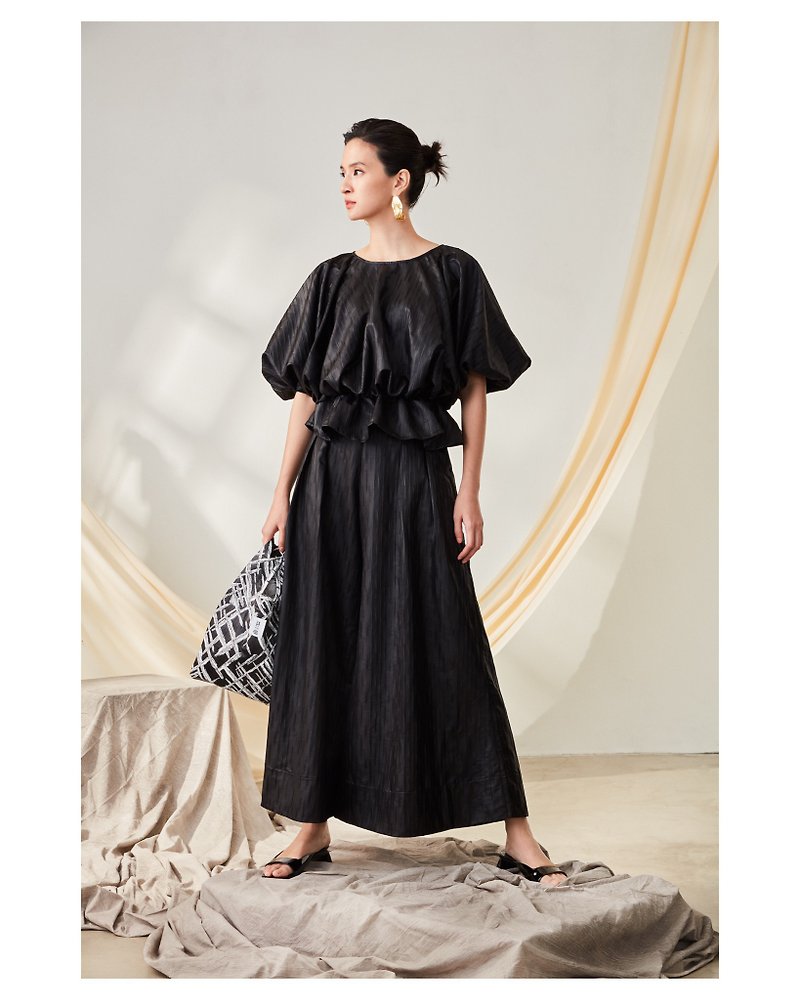 YIBO-花苞泡袖上衣(黑) - 女上衣/長袖上衣 - 聚酯纖維 黑色