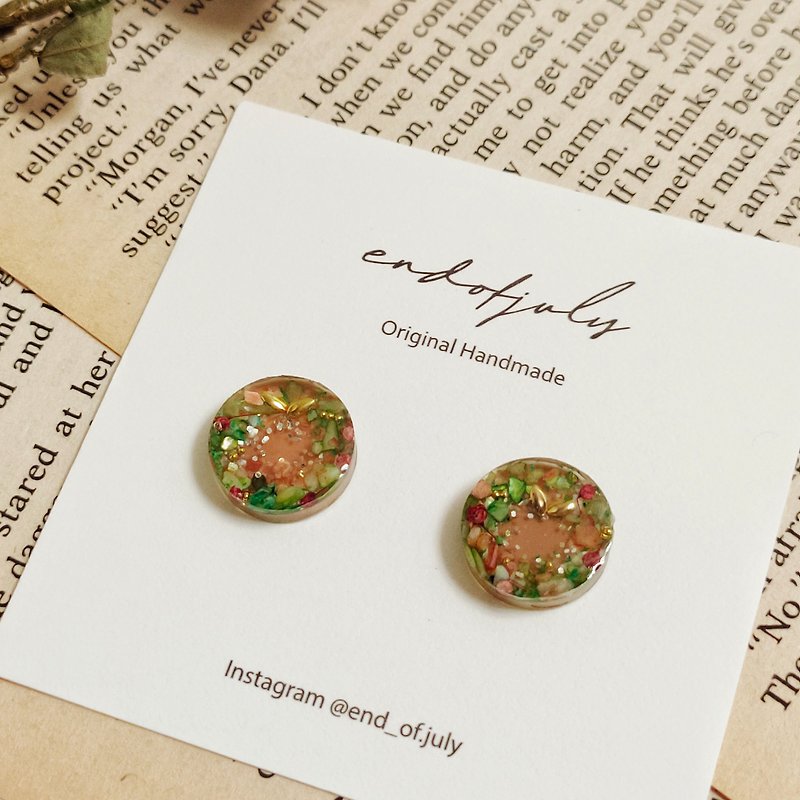 Small wreath hand-made resin earrings - Earrings & Clip-ons - Resin Brown