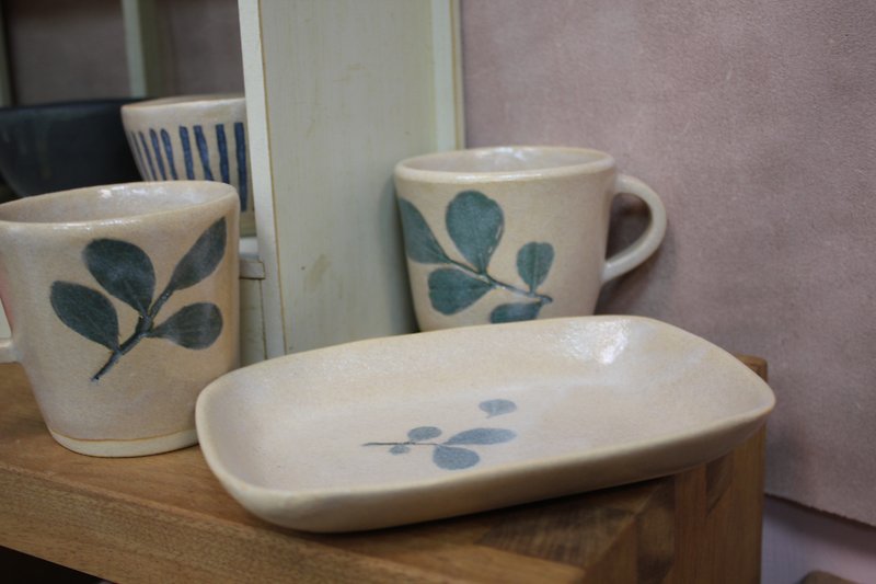 Press flower double cup ㄧ plate set - Mugs - Pottery Gold