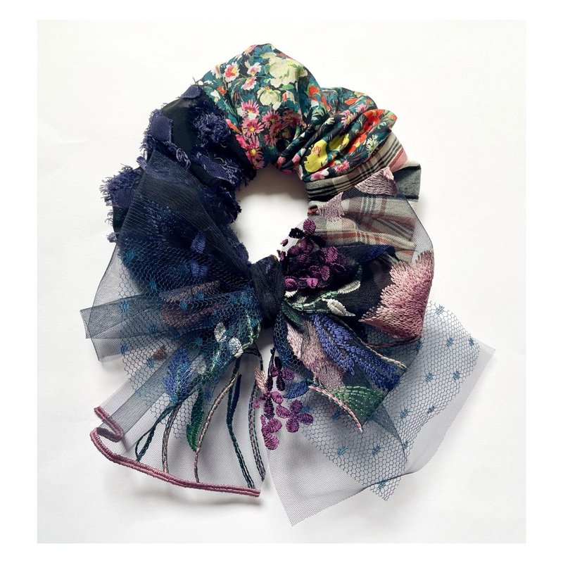Sustainable Shushu with ribbon - 髮夾/髮圈 - 其他材質 黑色