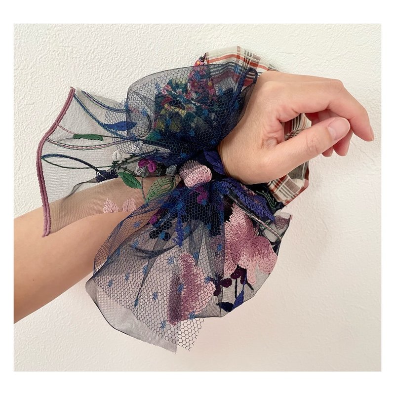 Sustainable Shushu with ribbon - 髮夾/髮圈 - 其他材質 黑色