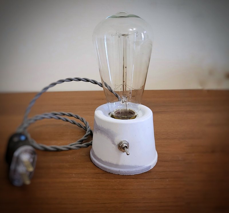 芋頭牛奶水泥鎢絲檯燈-附切換開關 - 燈具/燈飾 - 水泥 
