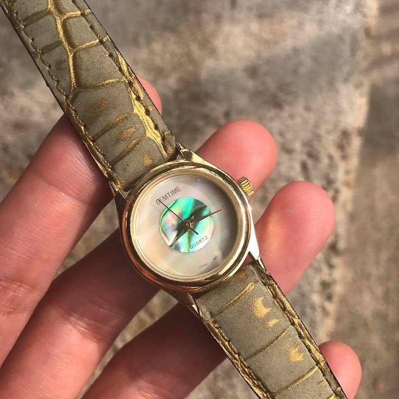 派手な 天然石 虹色貝 白碟貝 腕時計 - 腕時計 - 宝石 多色