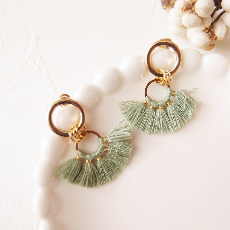 Autumn and winter tassel x green-clip-on earrings pin earrings Stainless Steel earrings - ต่างหู - ผ้าฝ้าย/ผ้าลินิน สีเขียว