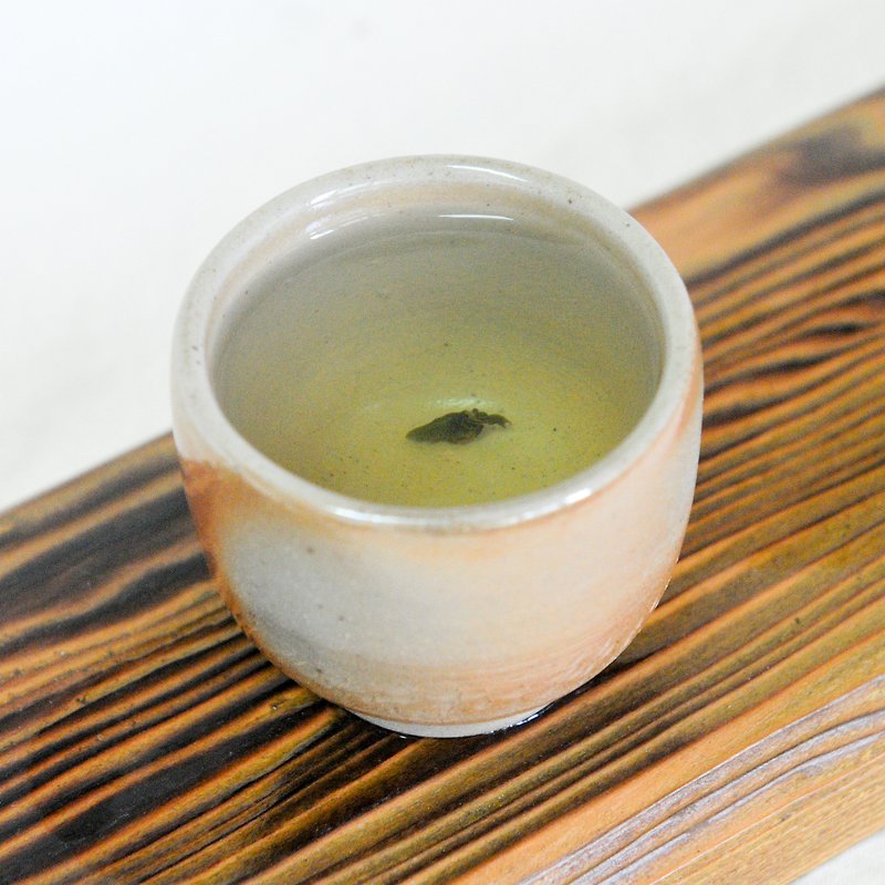 Chai pottery hand made light golden teacup - ถ้วย - ดินเผา สีทอง