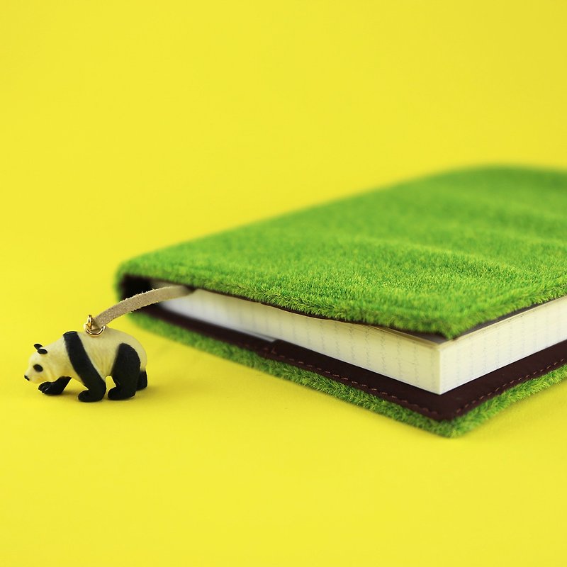Shibaful Panda Note Book A6 ( book cover with A6 notebook) / 草坪封面熊貓吊飾筆記本 - 筆記本/手帳 - 紙 綠色