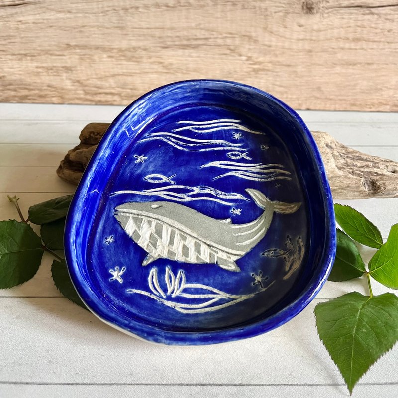 A Lu - Whale pottery plate/decoration/gift/pottery hand-made hand-painted original only one piece - Items for Display - Pottery Multicolor