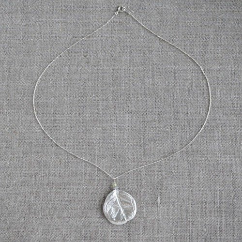 Feijoa leaf stone necklace (round) [P074SV(ST)]